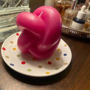 NWOT purple Decorative Knot Sculpture Candle with heat safe plate- Home Accents